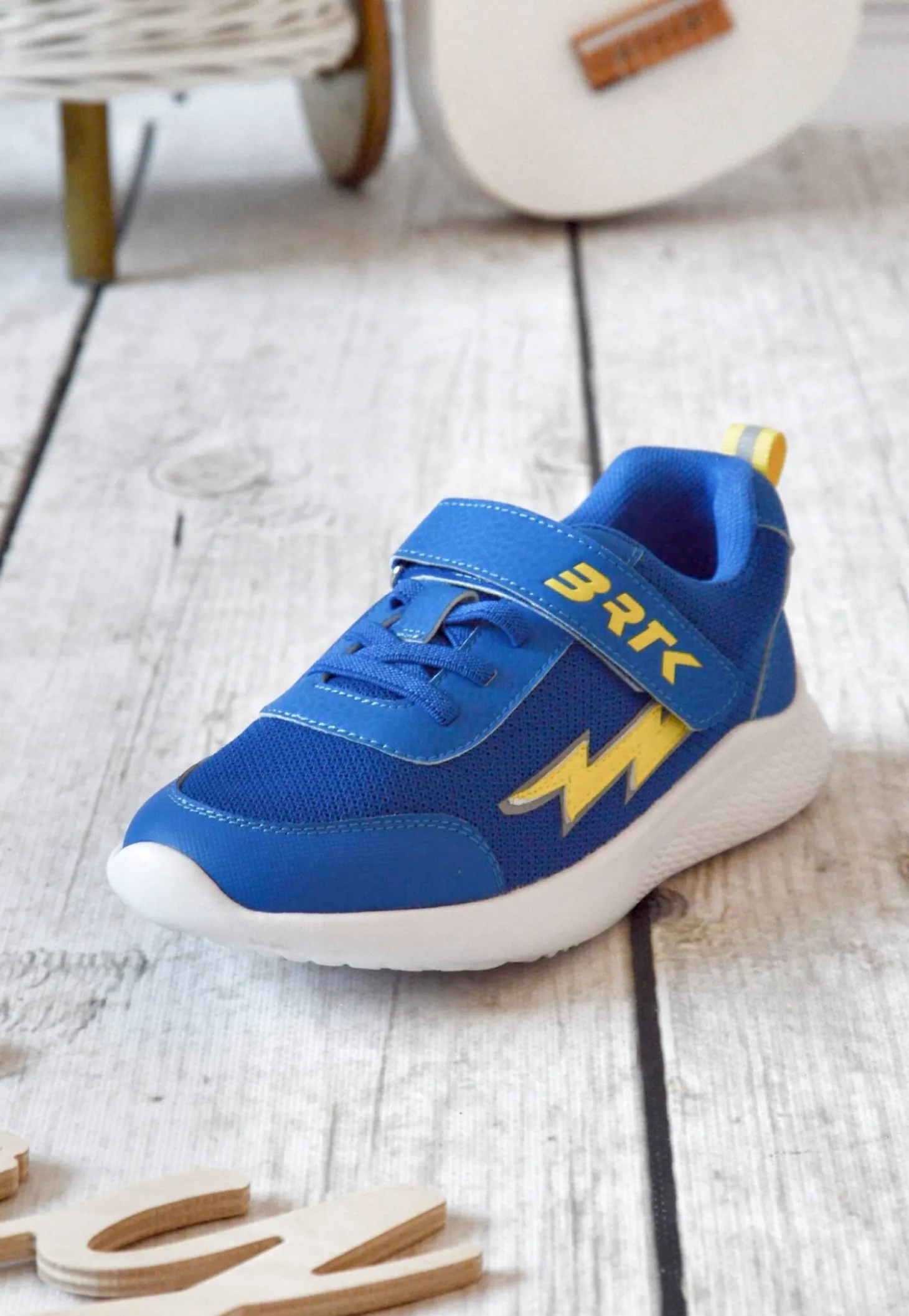 Niebieskie sneakersy BARTEK z żółtą błyskawicą 87006-16